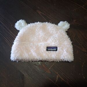 Patagonia Kids Cream Fuzzy Pom-Pom Beanie